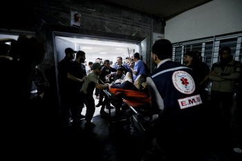 "민간인 대학살 끔찍"…가자지구 병원 공습에 국제사회 분노