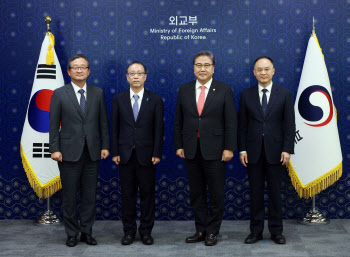 "한국, 일본·중국에 내달 고위급 회담 제안"
