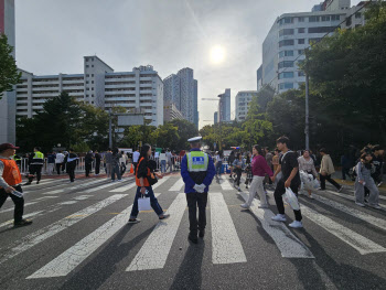 핼러윈 데이 앞두고…홍대 일대 경찰관 1600여 명 배치