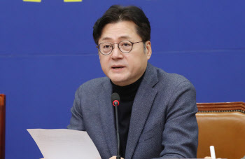 尹정부 민심행보?…홍익표 "홍범도 흉상 철거 백지화부터"