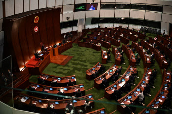 홍콩 “외세 간섭 대응, 내년까지 자체 국가보안법 제정”