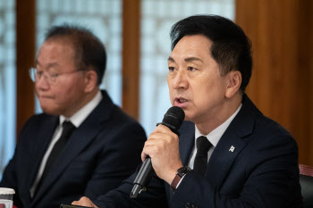 당정, 코로나 선지급 재난지원금 '환수 백지화'…"57만 소상공인 면제"