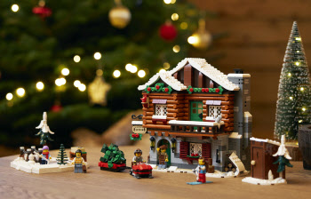 크리스마스 분위기 즐기는 '레고 눈 덮인 산장' 출시