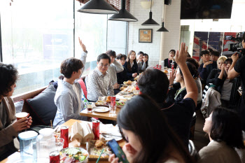 칭화대 한인 유학생 만난 김동연 "균형있는 외교 필요"