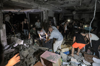 "전쟁범죄 아니냐"…이스라엘 난민촌 폭격 논란