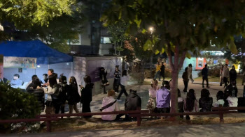 '중학생 조건만남' 논란된 ‘멘헤라 공원’에 청소년 상담소 연 경찰