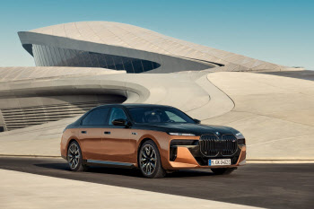 BMW, 역사상 가장 강력한 전기차 ‘뉴 i7 M70 xDrive’ 출시