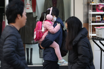 흐리고 곳곳 오후부터 비…기온은 평년 수준 회복