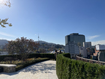 남산을 한눈에 신세계남산 5층 '테라스 남산' 무료 개방