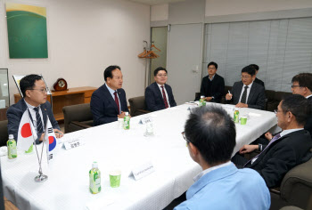 이권재 오산시장, 日 이데미츠 코산에 추가투자 요청