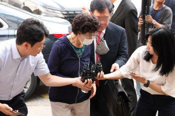 ‘잔고증명 위조’ 尹대통령 장모, 징역 1년 확정