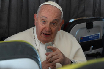 "교황, 전기차 탄다" 바티칸, 2030년까지 공용차 EV로