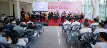 세계 유일 시각장애인 공연단, LG서 오케스트라 합주