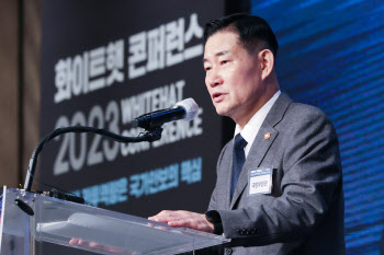 신원식 국방“북한 군사정찰위성 3차 발사 임박…엔진 문제 해소”