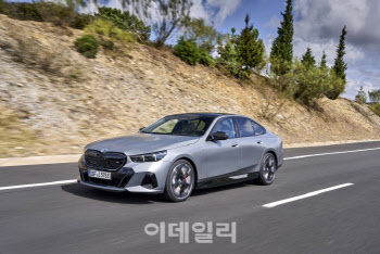 2040은 BMW, 50대 이상은 벤츠 선호…올해 韓판매 1위는?