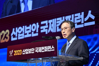 국정원장 “대한민국 미래 기술 보호에 전력 다할 것”