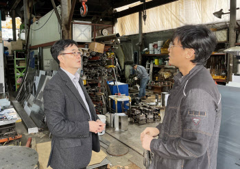 기재부 "내년 소상공인 저금리 전환대출 신설…채무조정 확대"