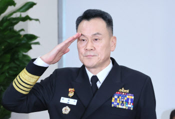 민주당 "20번째 청문보고서 패싱"…합참의장 임명강행 비판