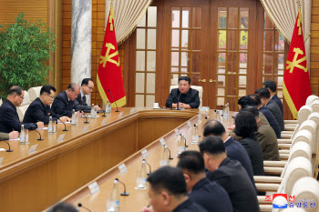 北 연말 전원회의 개최…김정은 "국가사업 활기있게 추진"
