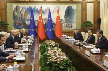 “불공정 무역” 압박한 EU, 중국은 “당신들 일이나 잘하라”