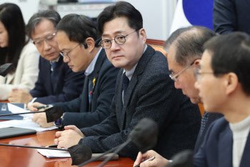 홍익표 "개 식용 종식법, 사회적 공감대로 본회의 통과 챙길 것"