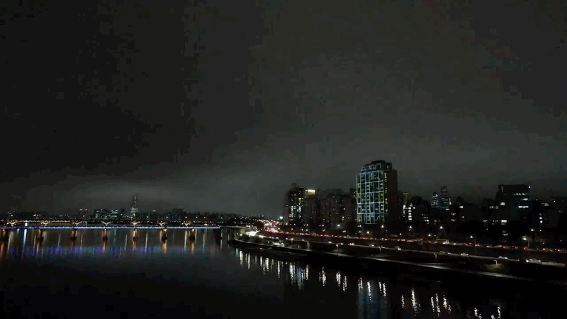 “빛으로 물든 한강 밤하늘”…한강변 미디어 아트쇼 성료
