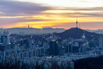 출근길 한파, 낮 평년기온 회복…수도권 밤부터 눈