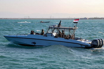 이스라엘에 앙심 품은 후티의 공격…홍해 항로 막혔다