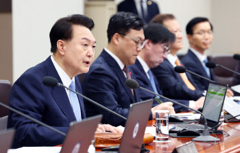 尹, 연이은 北 무력도발에 "한반도·글로벌 안보에 중대한 도전"