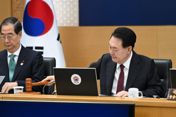 尹, 건전재정·근로손실 감소 등 경제성과 강조…"포퓰리즘 없이 국정운영한 결과"