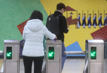 경인선 전동차 고장으로 퇴근길 승객 500여 명 환승... 현재는 정상 운행