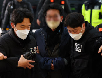 이재명 습격 피의자 구속영장…법원, 오늘 실질심사