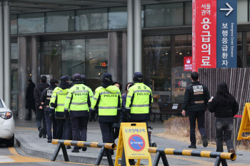 서울대병원 "李대표, 부산대병원 요청에 서울로 이송..경과 지켜봐야"