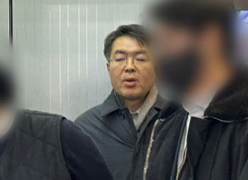 ‘文정부 통계조작 의혹’…法, 윤성원·이문기 구속영장 기각