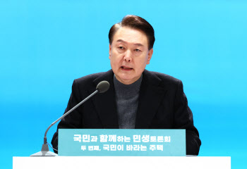 尹 "규제 확 풀 것…30년 이상 주택 안전진단 없이 재건축"