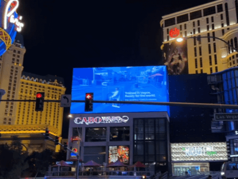 라스베이거스에 뜬 '현대차' 대형 광고...파란 물결
