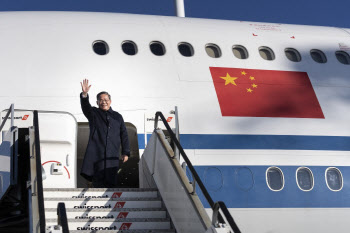 다보스 포럼에 고위급 보낸 중국, 개방 정책 내놓을까