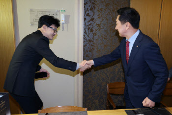 공천 '물갈이' 칼 빼든 與…중진도, 배신자도 떤다