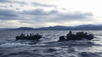 해군 UDT/SEAL 혹한기 훈련…"적진 깊숙이 침투해 적 섬멸"