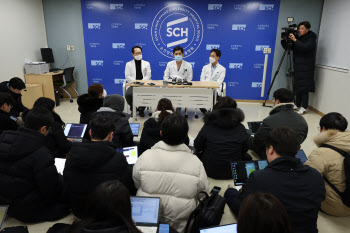 순천향병원 "배현진, 의식 명료…두피 1㎝ 열상 1차 봉합"