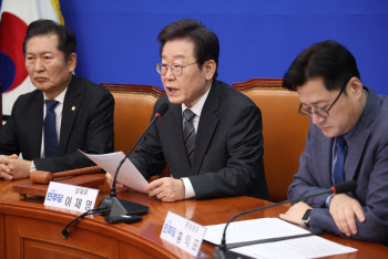 이재명 "경제가 무너지고 있다"…尹정부 경제정책 비판