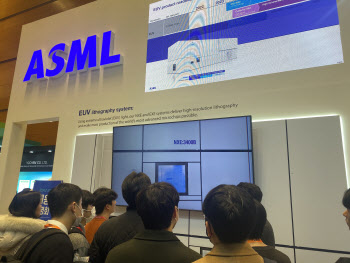 ASML "하이NA 장비 年 5대 생산"…삼성·SK 직원들 질문 세례