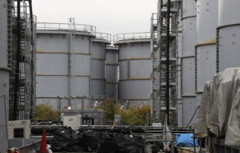 日 후쿠시마 방사성 오염물 담긴 컨테이너, 실수로 처분