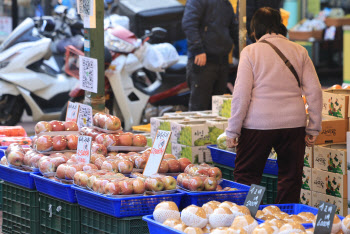 사과·배 가격 1.5배↑…설 물가 고공행진