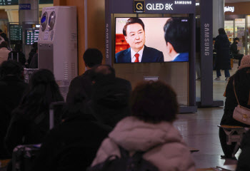 尹 “영수회담은 집권여당 지도부 소홀히 하는 처사”