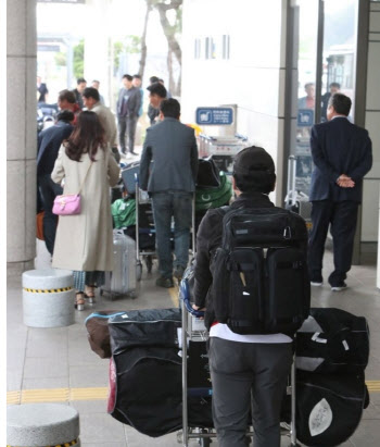 광주공항 항공기 7편, 운항 지연…“짙은 안개 탓”