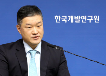 KDI, 올해 韓 성장률 2.2% 유지…"수출 보다 회복할 것"