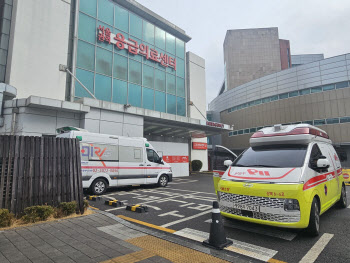 응급실 `박스 침대`도…전공의 파업 첫 주말, 병원 혼란 여전