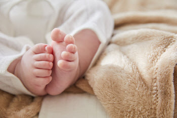 영아기 부모 모두 육아휴직 사용자 1.6배 증가