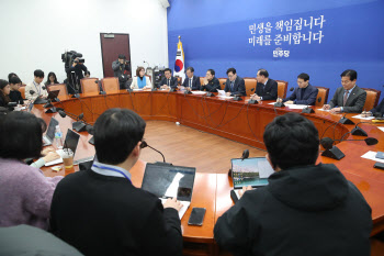 민주당 “여야 선거구 합의 시…차수 변경해 쌍특검법 재표결”